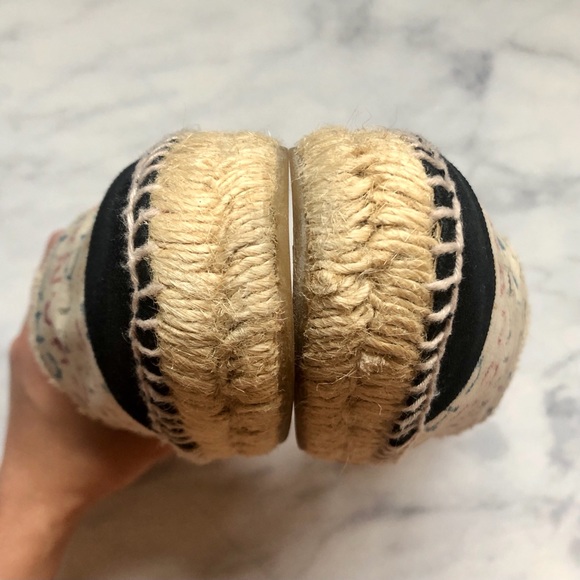 CHANEL Espadrilles in Graffiti with Black Toe RARE - Picture 11 of 16